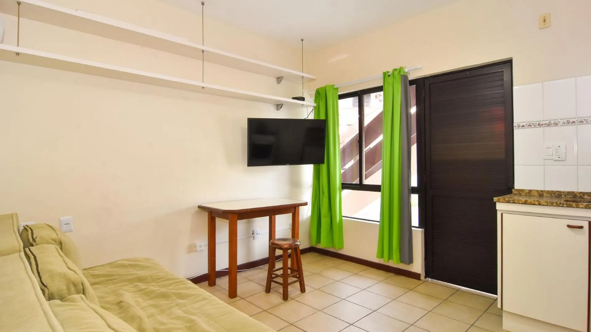 Apartamento térreo em Condomínio Pé na Areia P847 Florianópolis Appartement